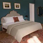Henri Hotel