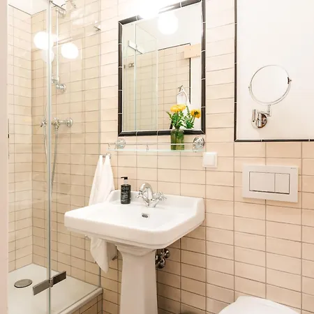 Henri ホテル キッツビュール