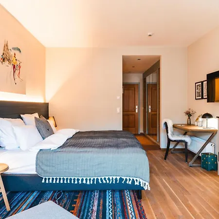 Henri ホテル キッツビュール