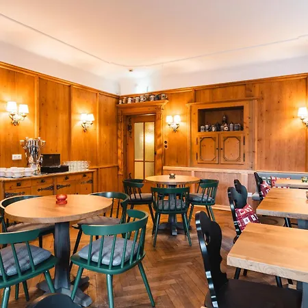 Henri ホテル キッツビュール